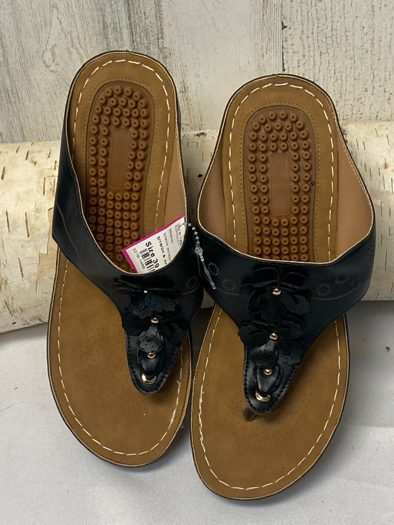 Size 39 (8/8.5) Black Sandals
