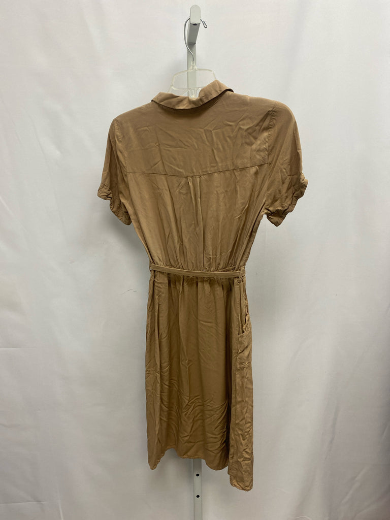 Size Medium monteau Beige Short Sleeve Dress