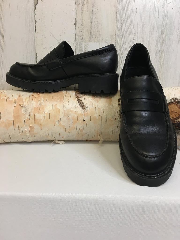 Vagabond Size 7 Black Loafers