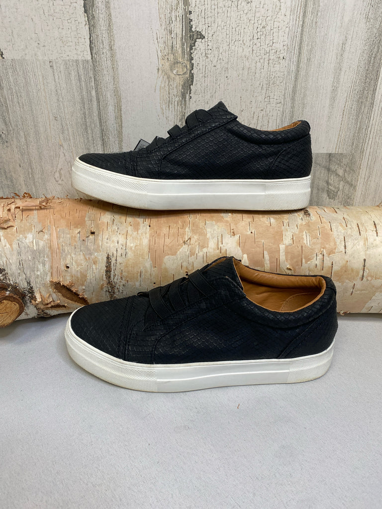 Report Size 8.5 Black Sneakers