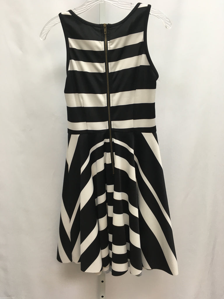 Size Small pomelo Black/White Sleeveless Dress