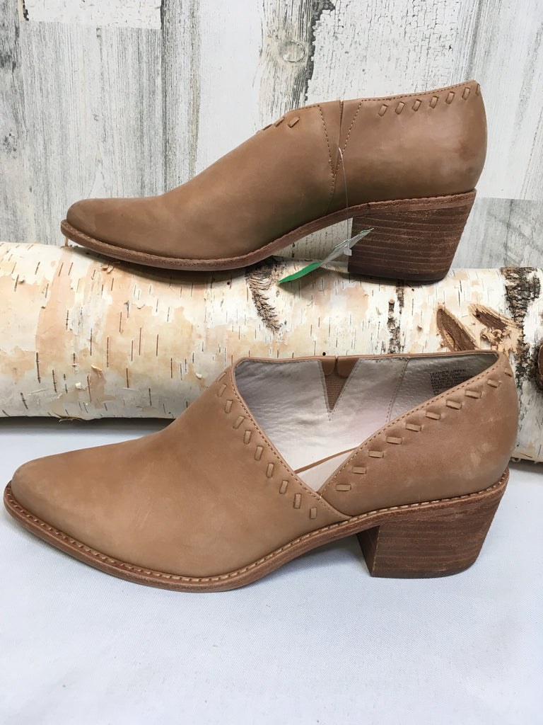 Caslon Size 9 Tan Booties