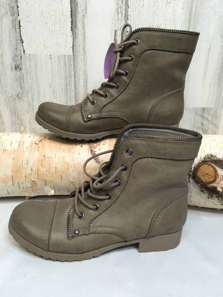 Guess Size 9 Taupe Booties