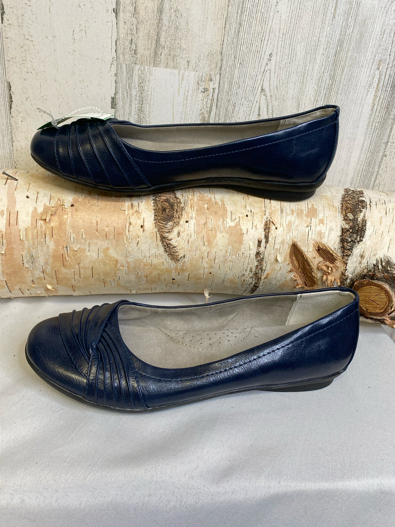 Cliffs Size 9 Navy Flats