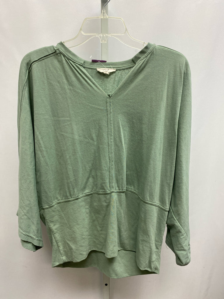 easel Size Small Green 3/4 Sleeve Top