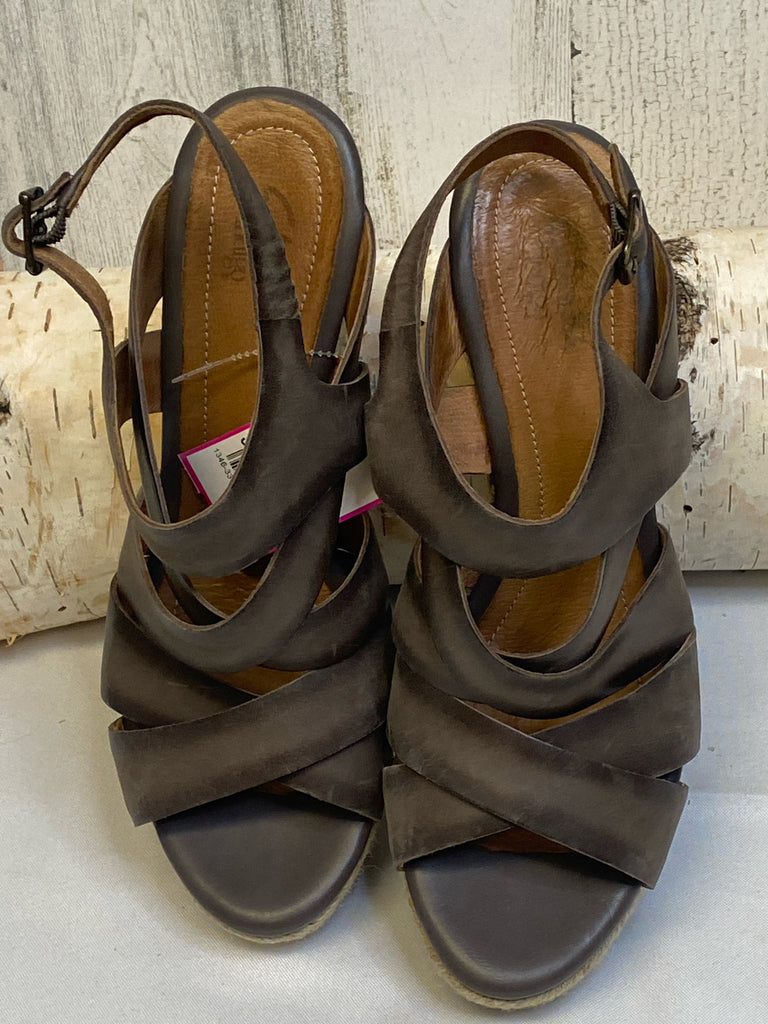 Clarks Size 10 Brown Wedge