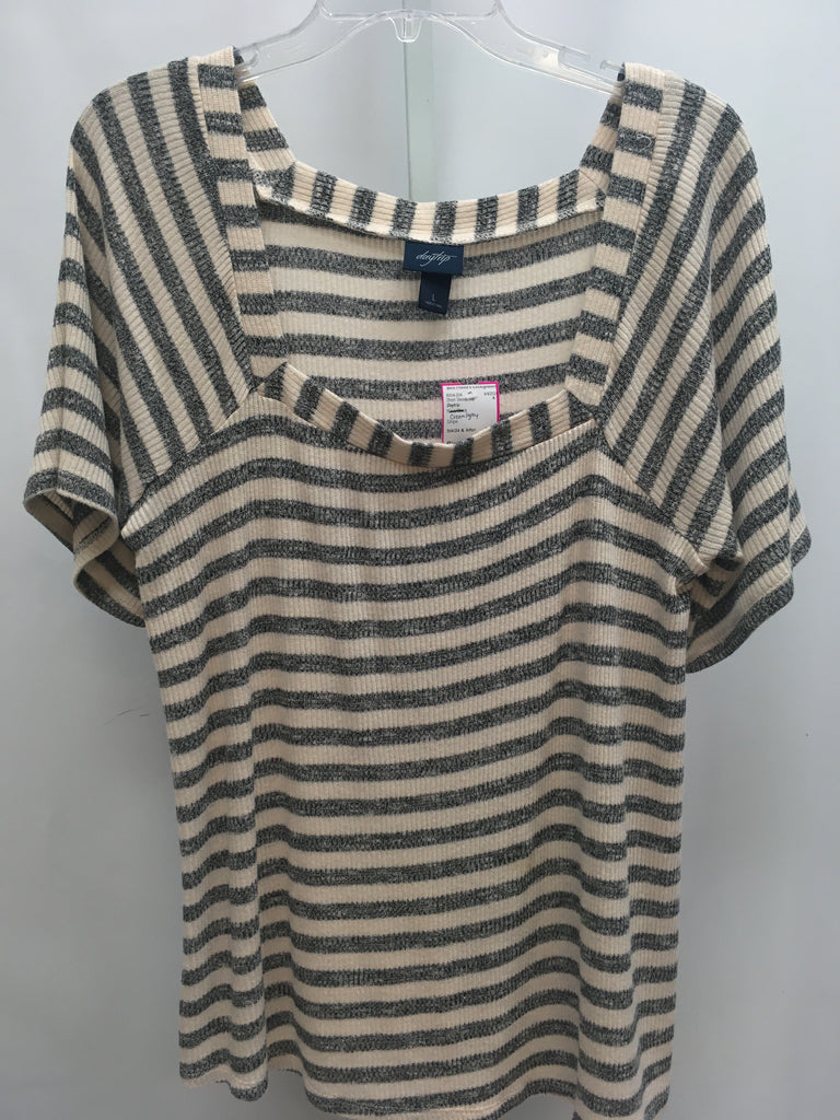 Daytrip Size Large Cream/Gray Short Sleeve Top