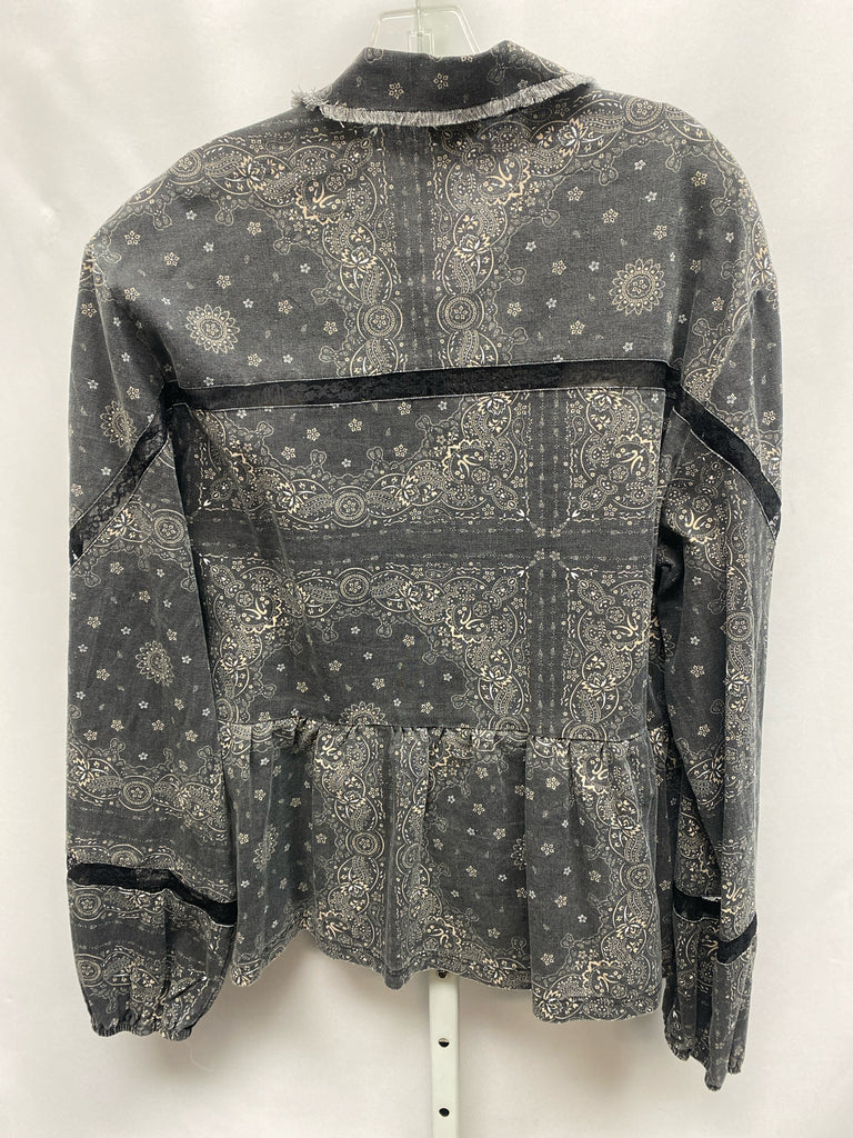 POL Size Large Gray Print Jacket/Top