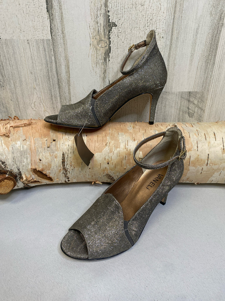 Vaneli Size 7 Silver Heels