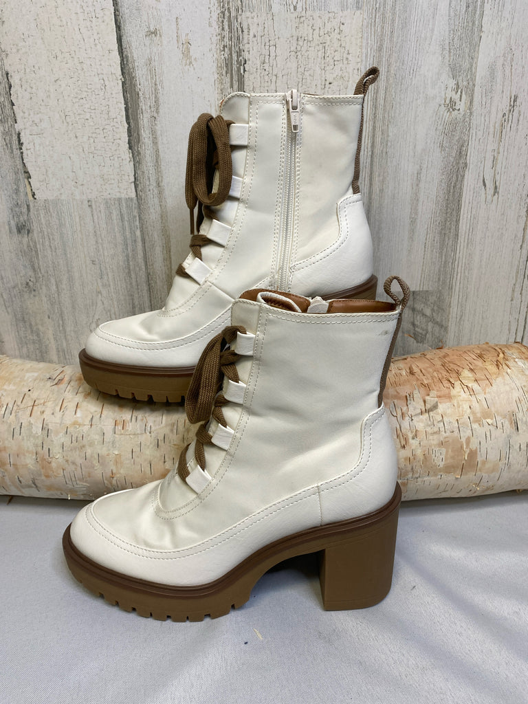 Universal Thread Size 8 White/Tan Booties