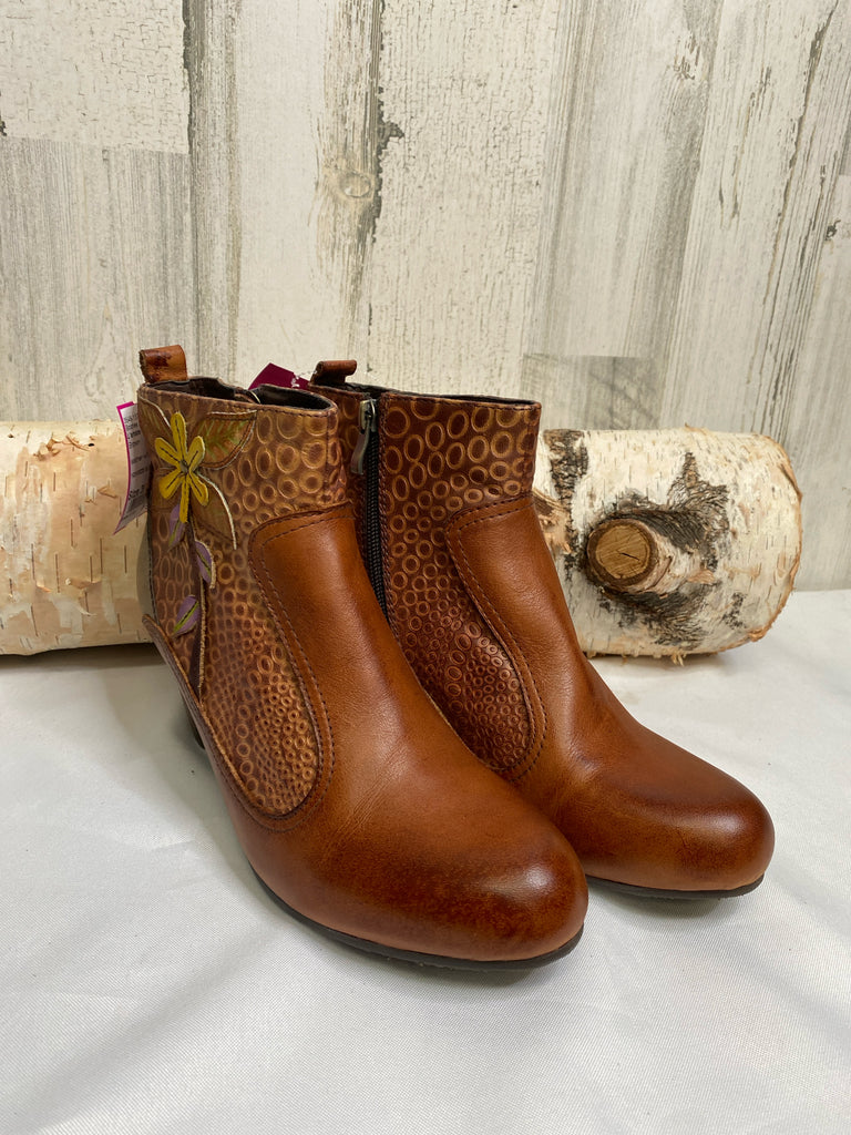 L'artiste Size 39 (8/8.5) Brown Booties