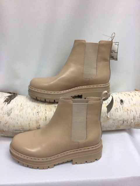 Marc Fisher Size 6.5 Tan Booties