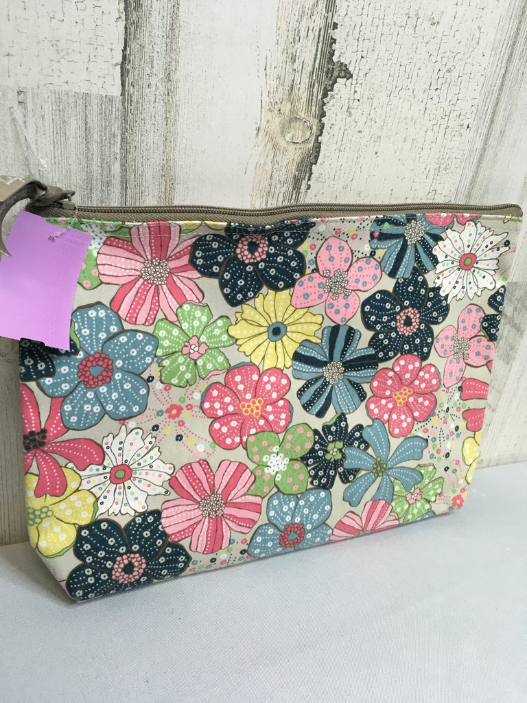 Thirty-One Tan Floral Accessory Bag