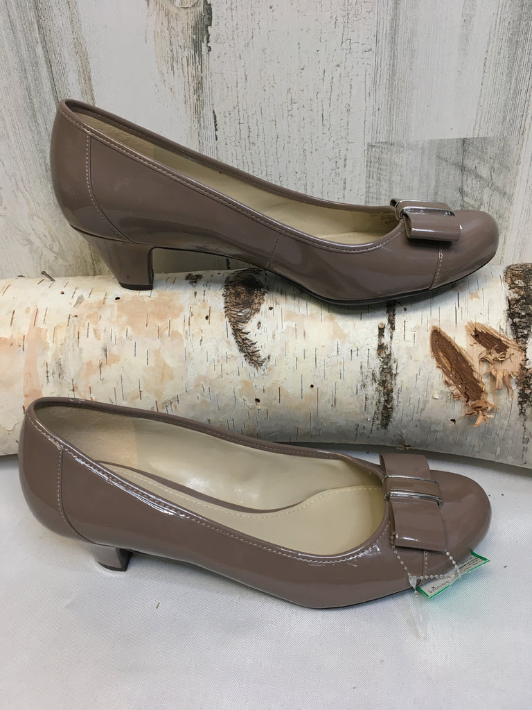 Naturalizer Size 9.5 Taupe Heels