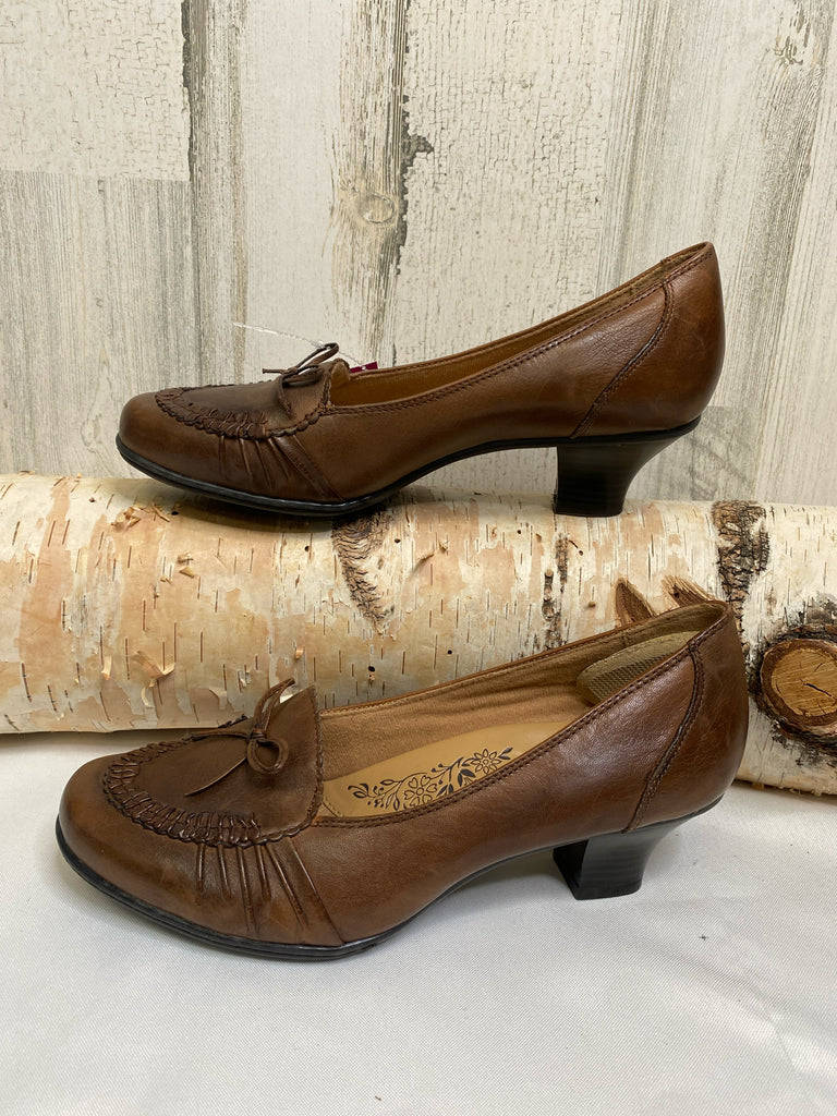 Strickly Comfort Size 9 Brown Heels
