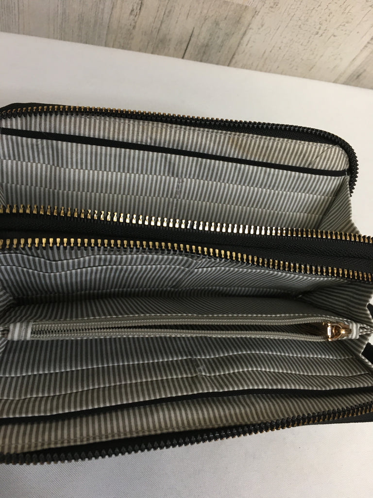 Travelon Black Wristlet