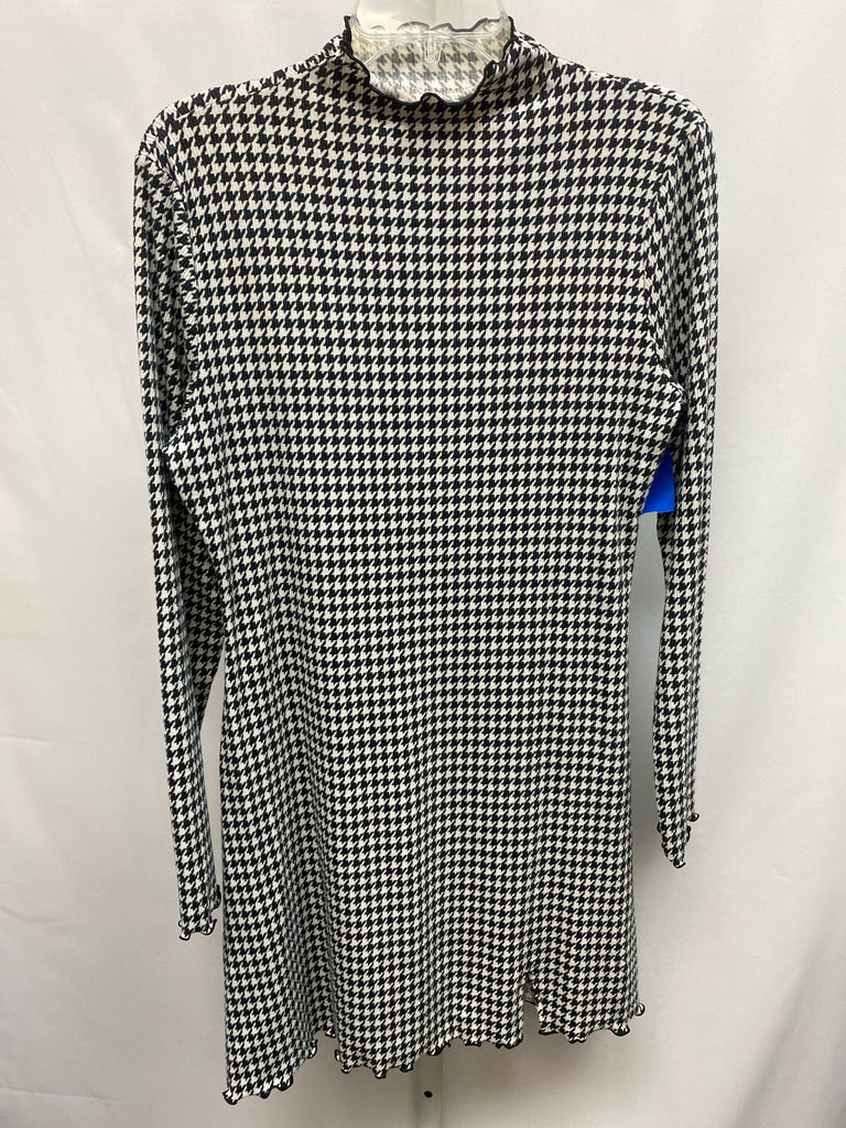 SO Size Large Black/White Long Sleeve Dress