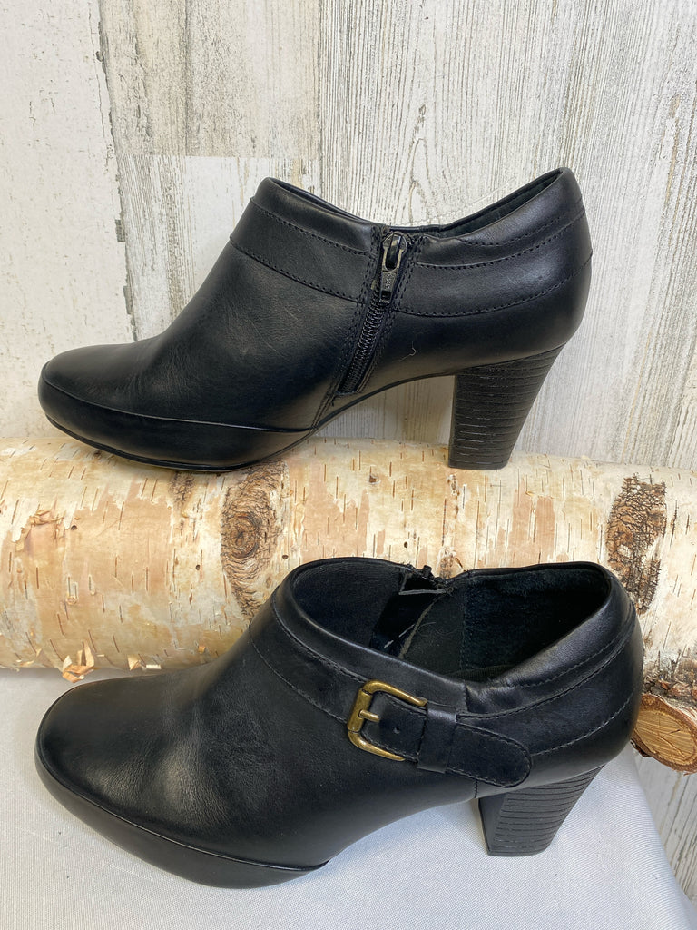 Clarks Size 8.5 Black Booties