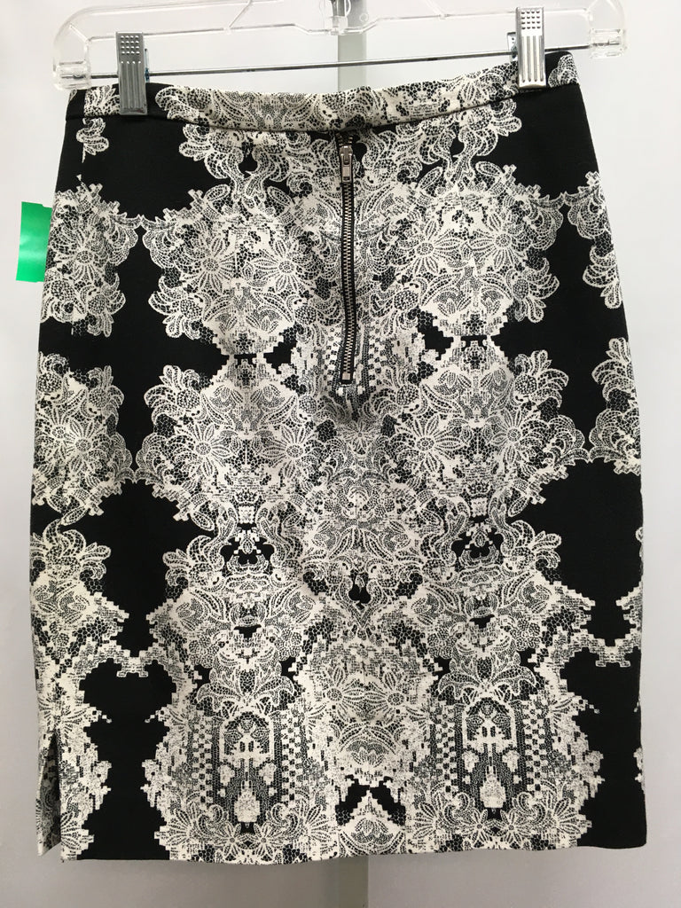 Size 4 H&M Black/White Skirt