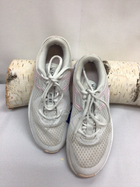 Nike Size 8 White/Pink Athletic Shoes