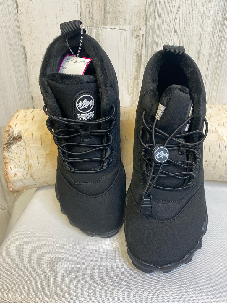 Size 36 (6) Black Boots