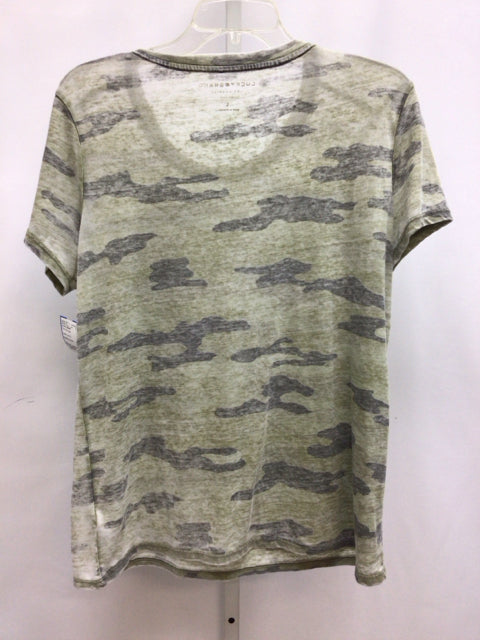 Lucky Brand Size Large Camoflouge Short Sleeve Top