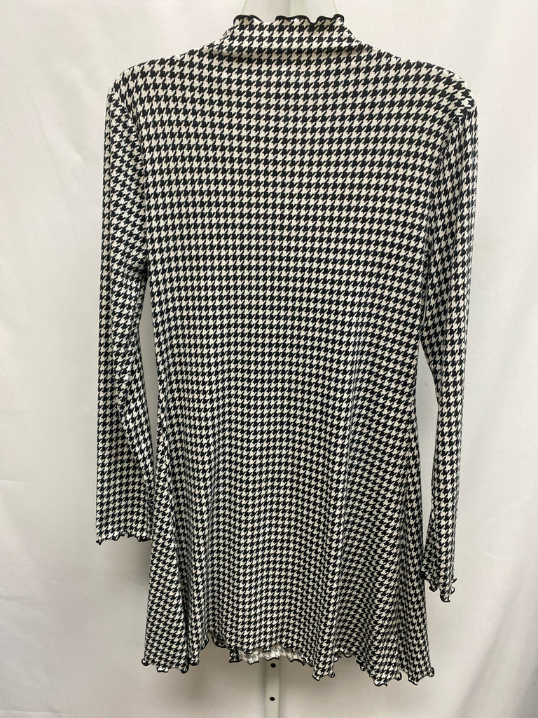 SO Size Large Black/White Long Sleeve Dress