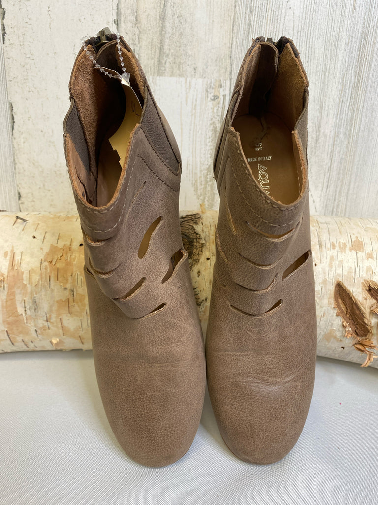 AquaTalia Size 6.5 Taupe Booties