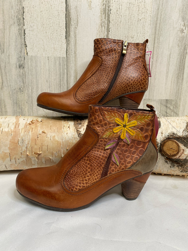 L'artiste Size 39 (8/8.5) Brown Booties