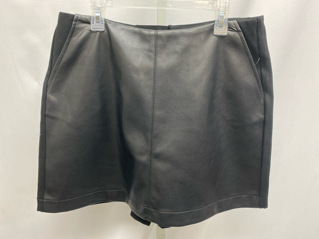 Cabi Size 6 Black Shorts