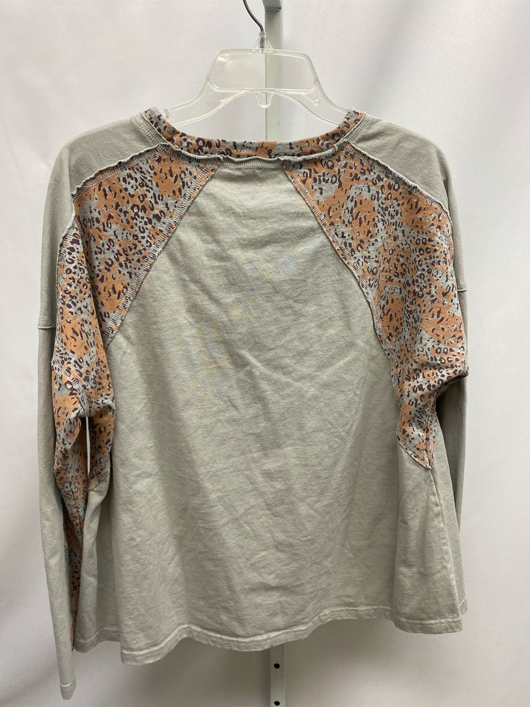 easel Size Medium Gray Animal Long Sleeve Top