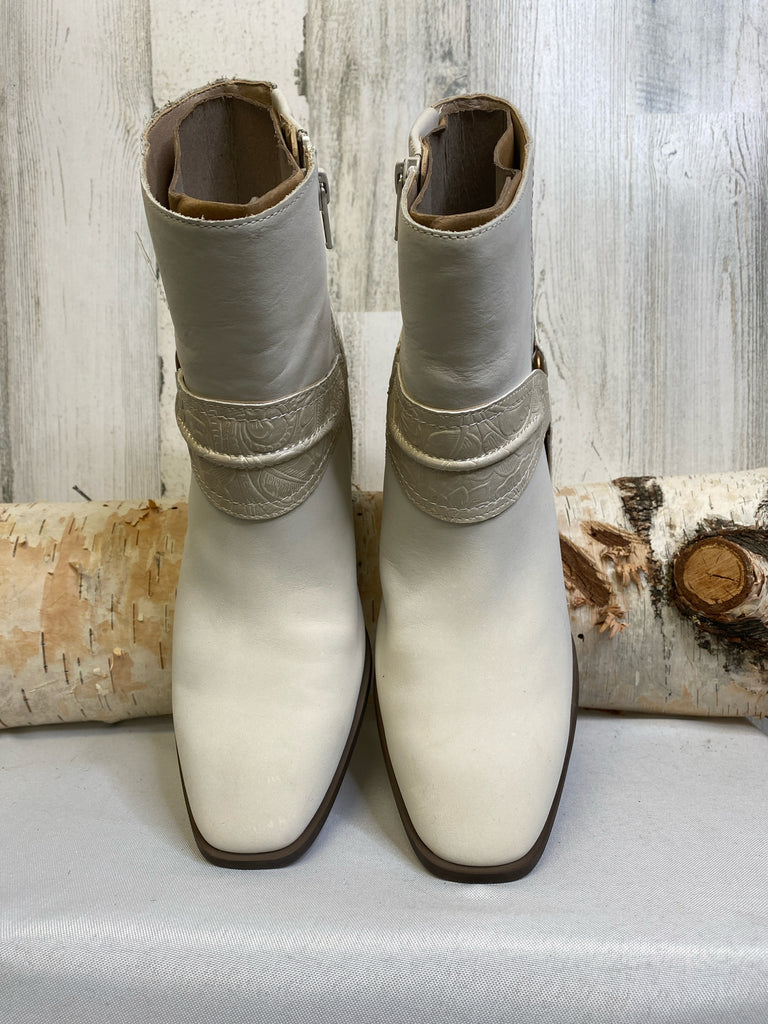 Vionic Size 8 Ivory Boots