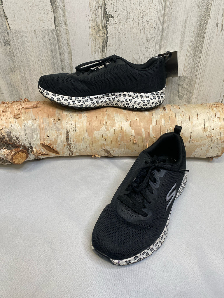 Skechers Size 9.5 Black Sneakers
