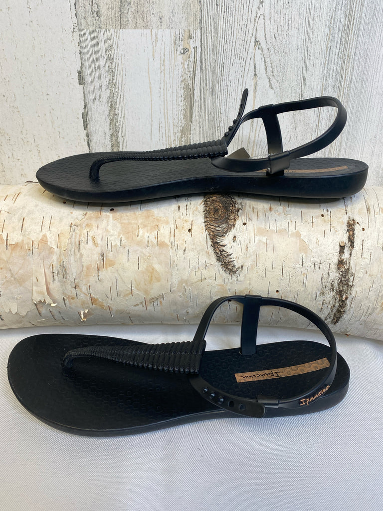 Ipanema Size 7 Black Sandals