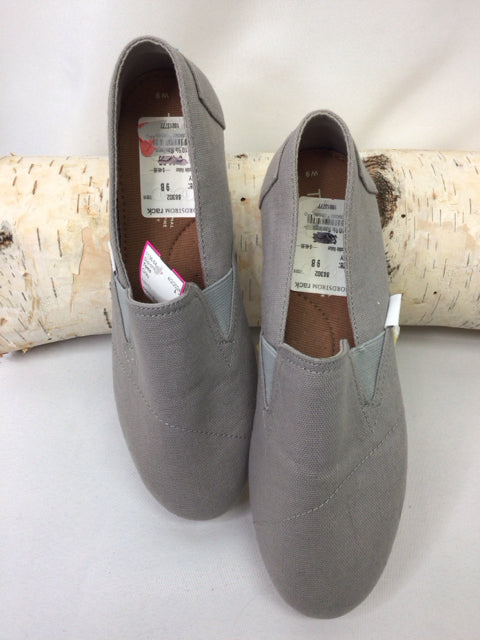 Toms Size 9 Gray Slip-ons