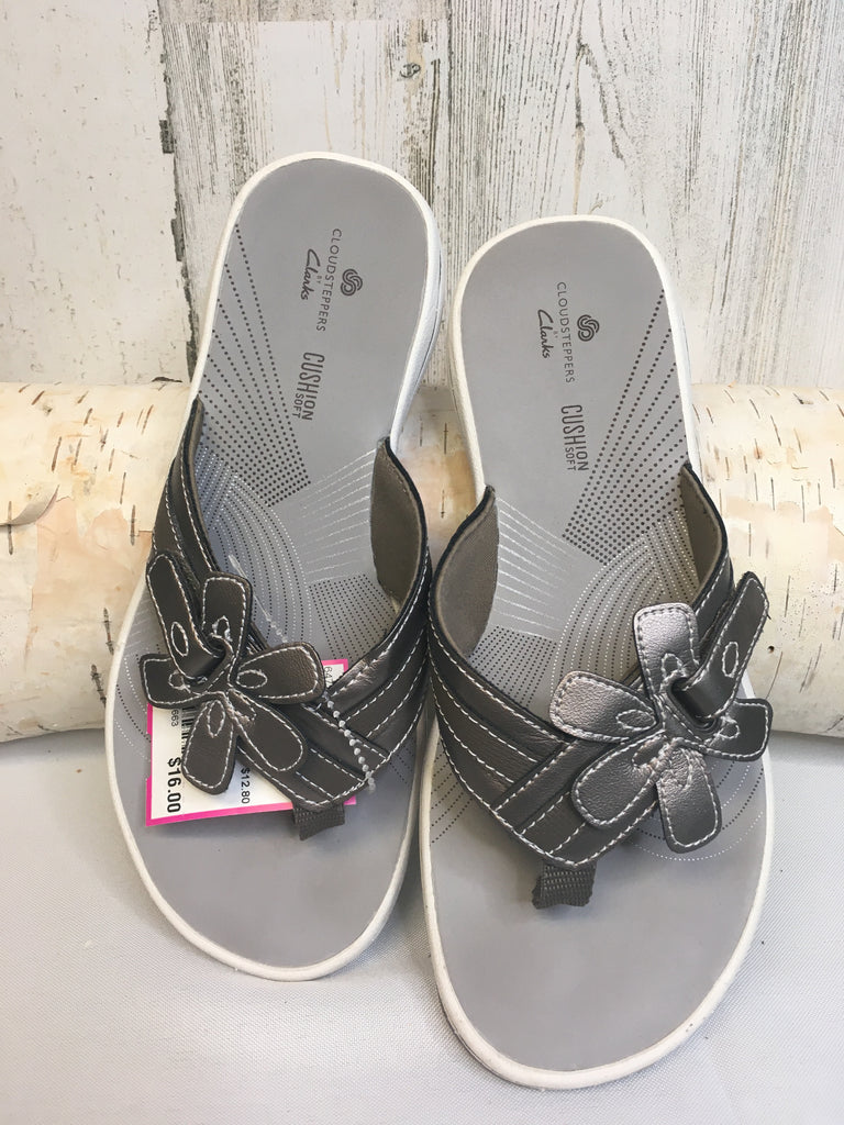 Clarks Size 5 Gray Sandals