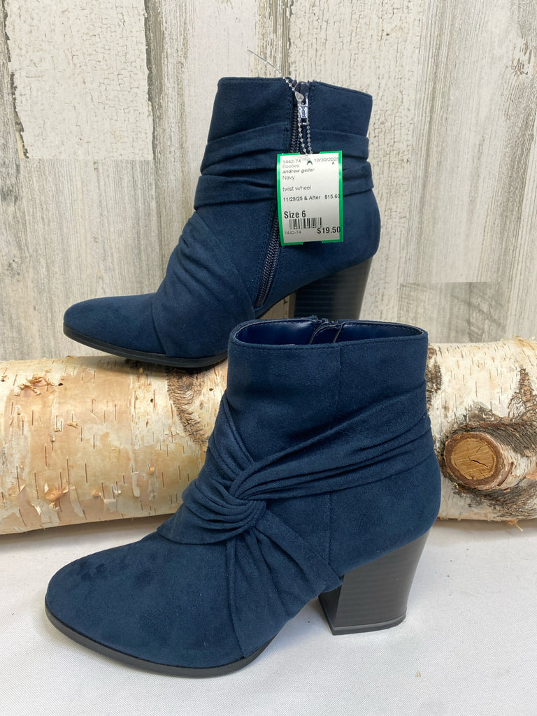 andrew geller Size 6 Navy Booties