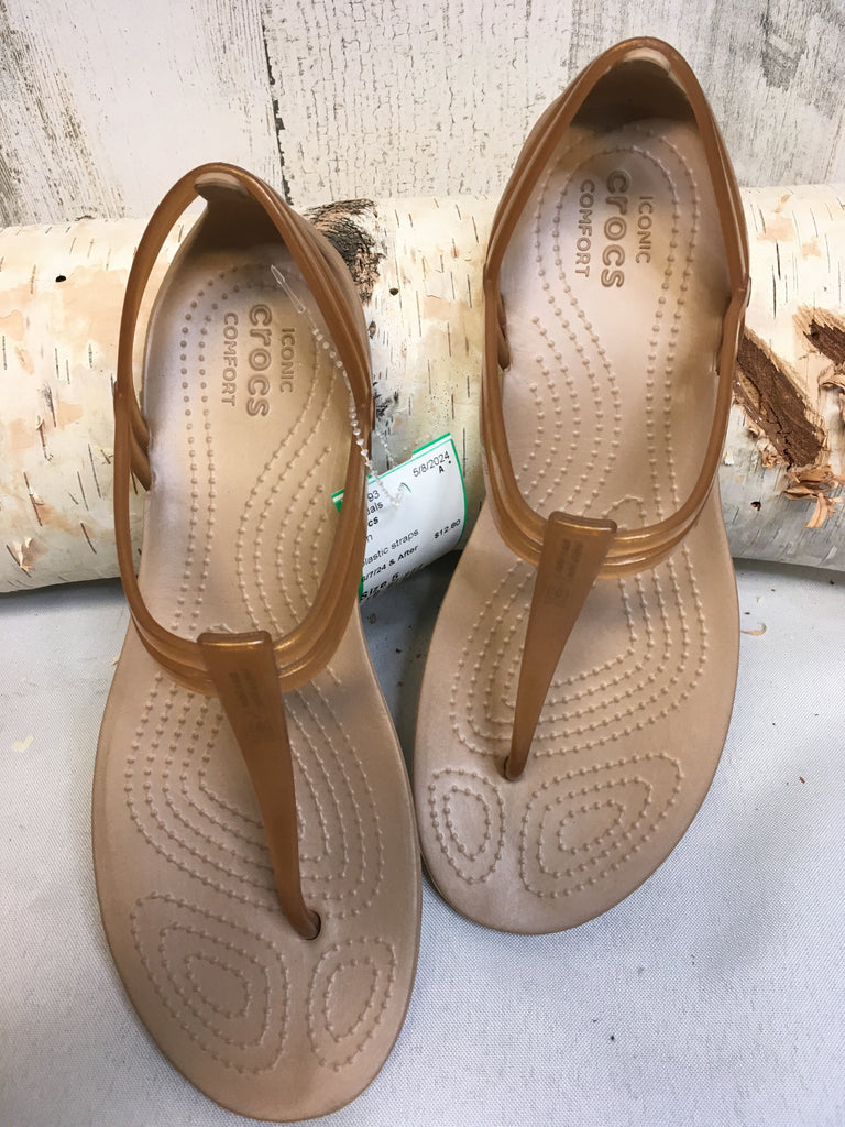 Crocs Size 5 Tan Sandals
