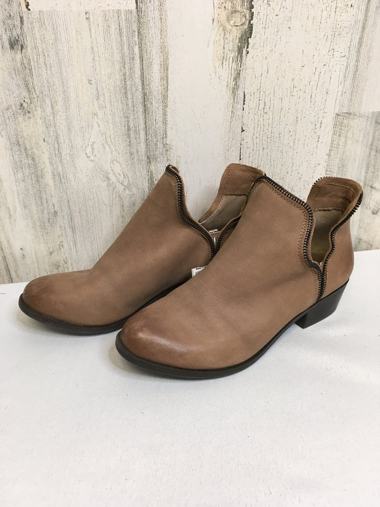 BCBGeneration Size 8.5 Brown Booties