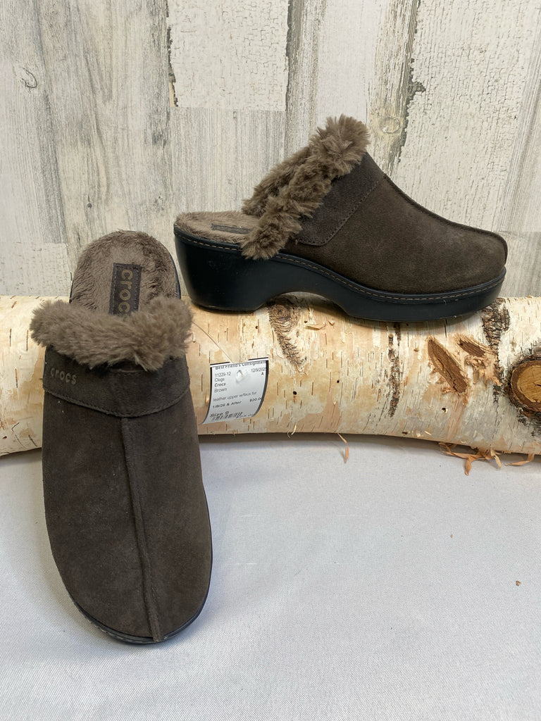 Crocs Size 9 Brown Clogs