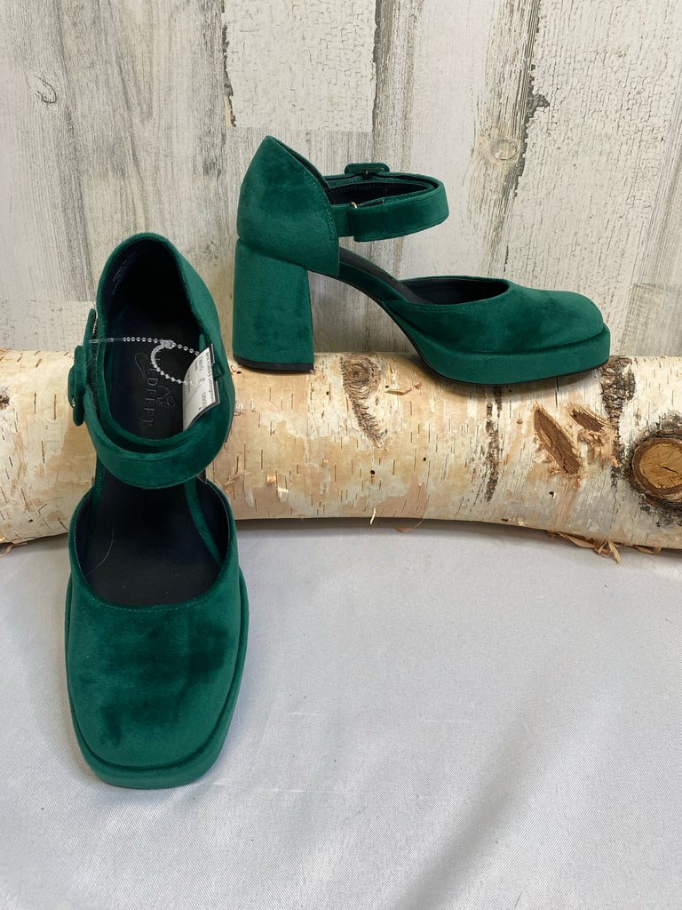 Size 7 Kelly Green Heels