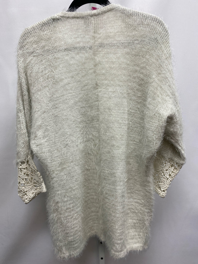 BKE Size Medium Cream Cardigan