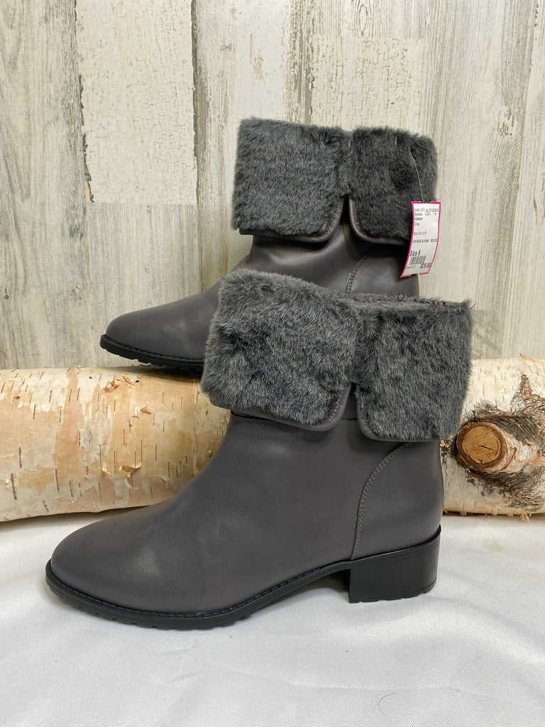 Halston Size 9 Gray Booties