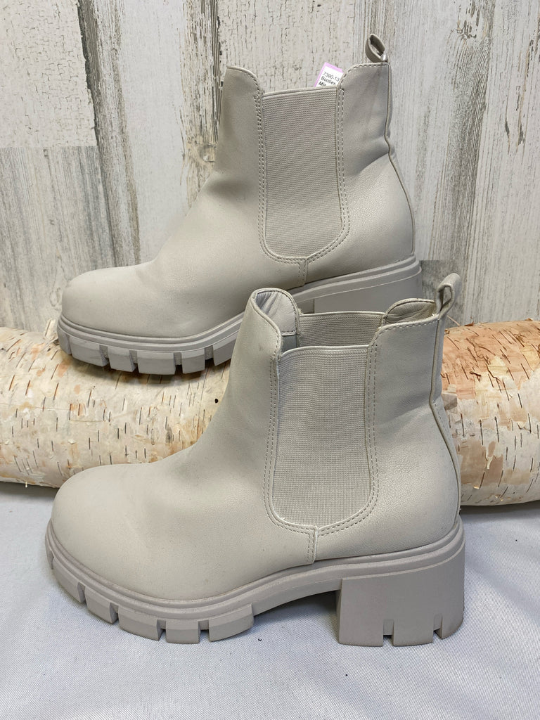 Mia Size 8 Cream Booties