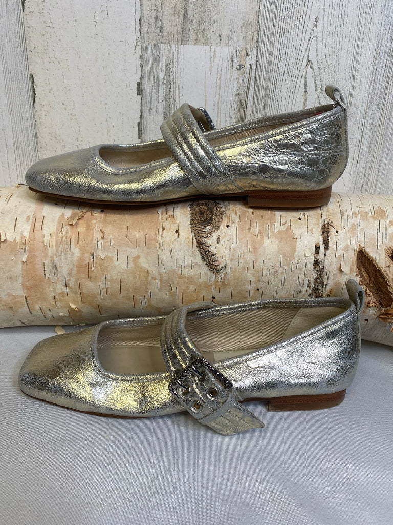 Dolce Vita Size 6 Silver Flats