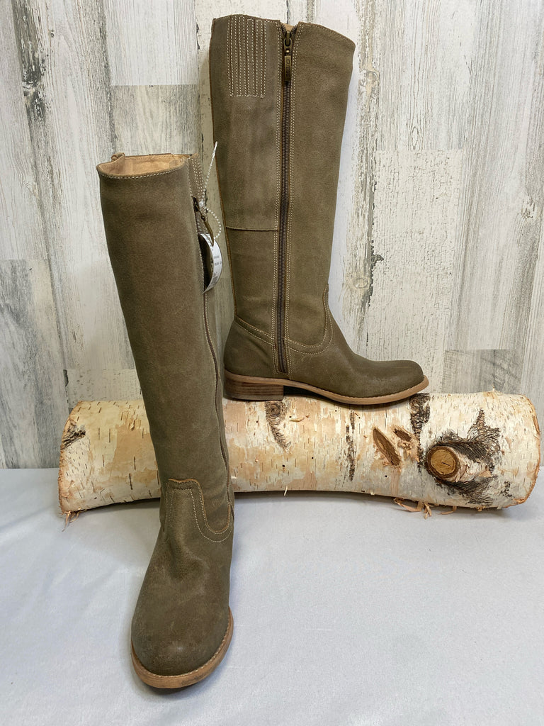 Guess Size 7 Olive Boots