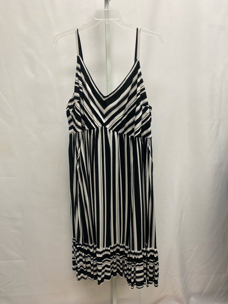 Size 4X Torrid Black/White Sleeveless Dress