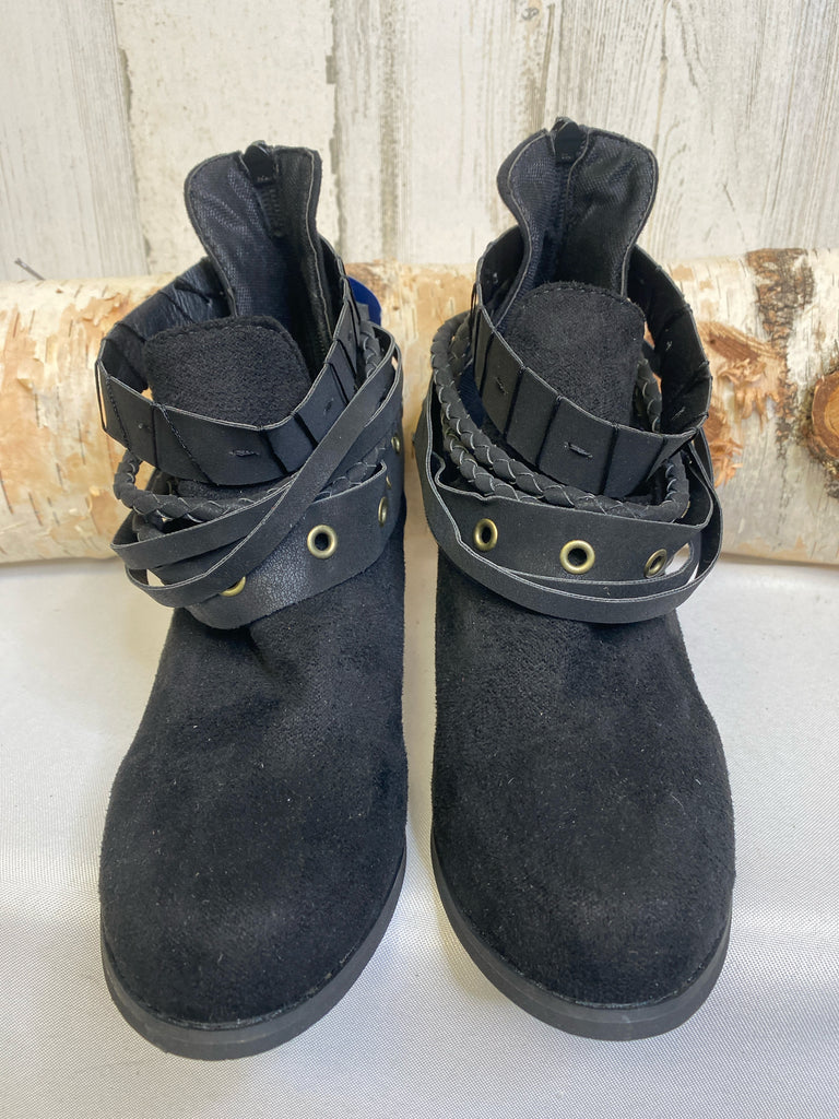 Size 37 (7) Black Booties