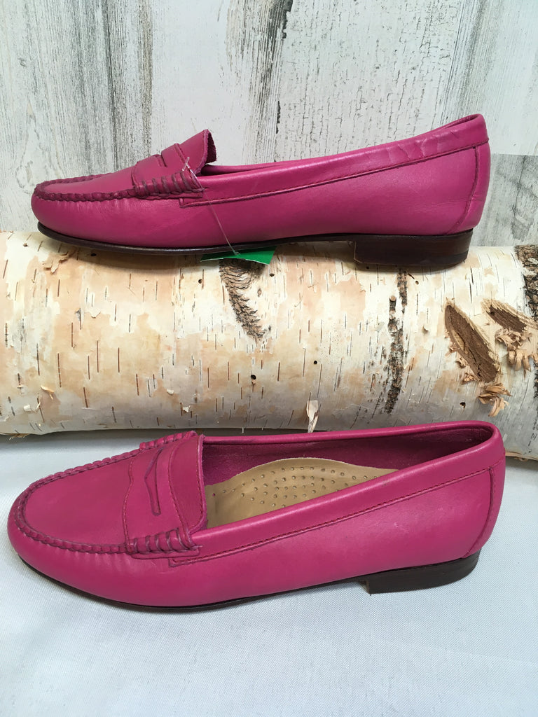 Weejuns Size 7.5 Magenta Loafers