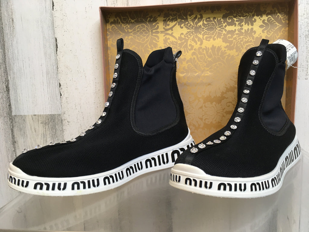 MiuMiu Size 39.5 (9.5) Miu Miu Black/White Designer Sneaker